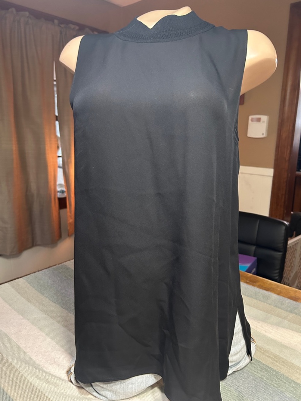TheoryElegant Silk Sleeveless Black Mock-Neck w/ knit trim
